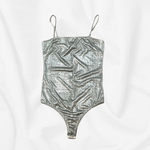 BLUE BLUSH Women's Metallic Bodysuit in Silver (NWOT)￨Size Medium